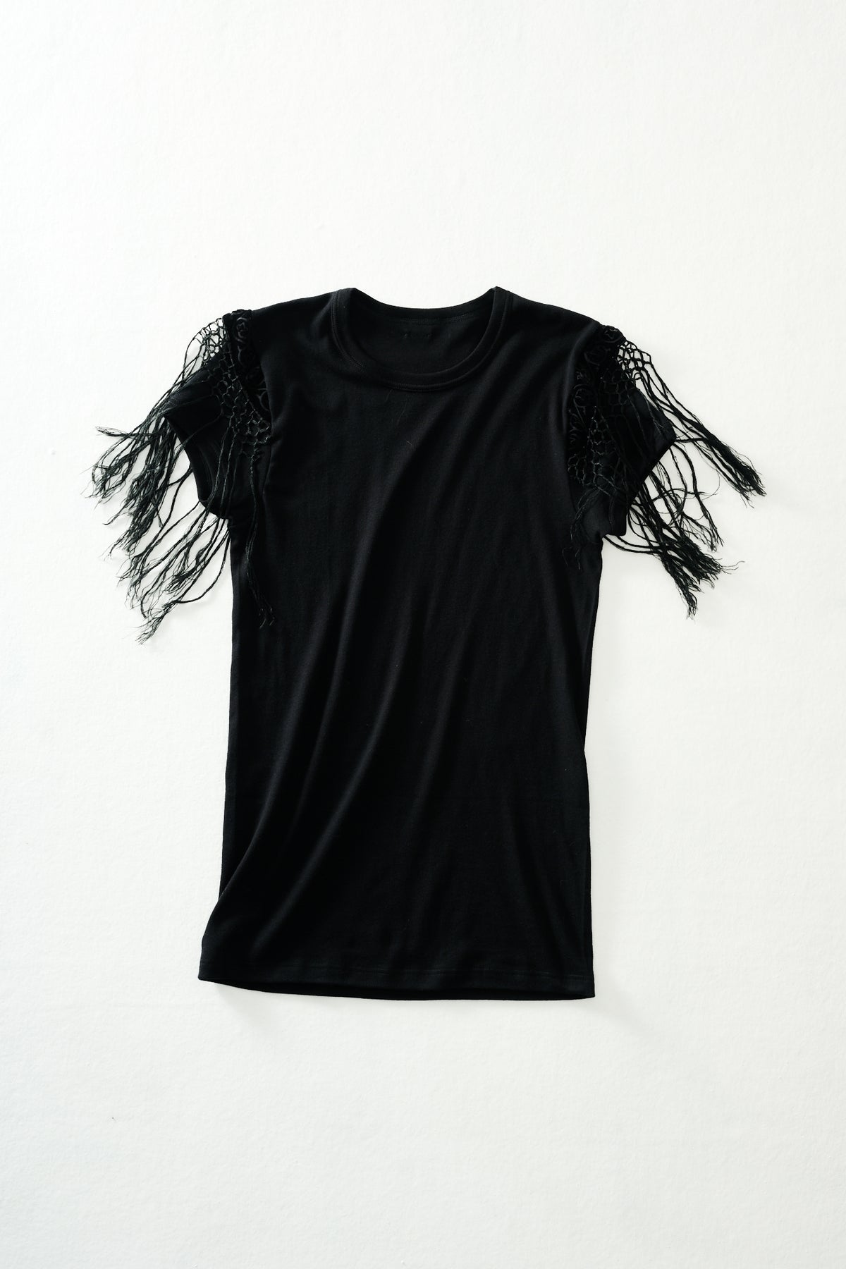 THE TASSEL T-SHIRT - BLACK