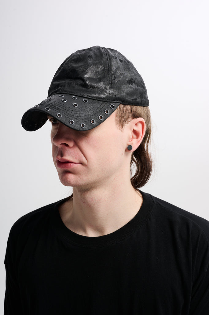 THE CLASSIC EYELET CAP - BLACK