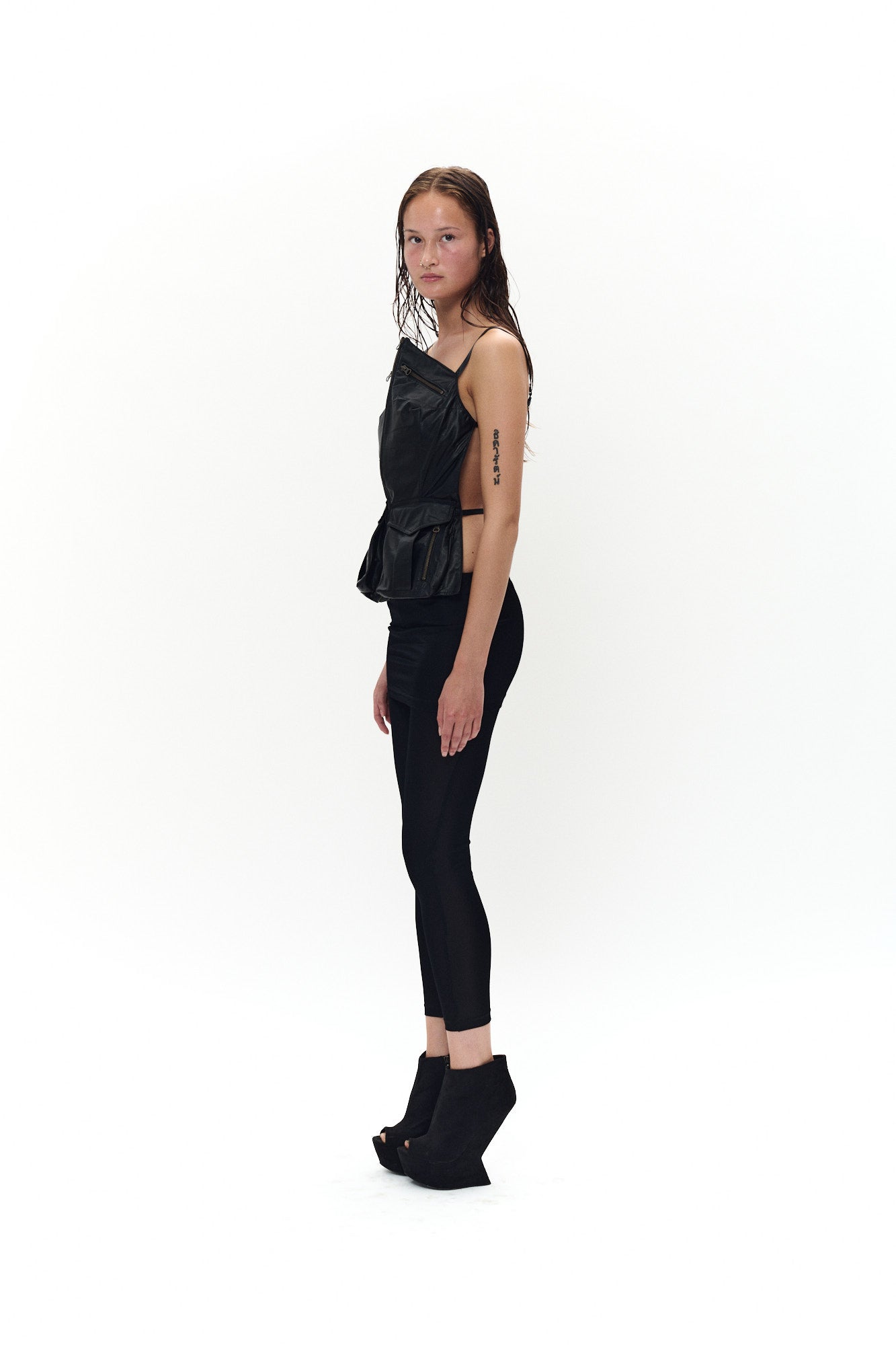 BACKLESS TOP - BLACK